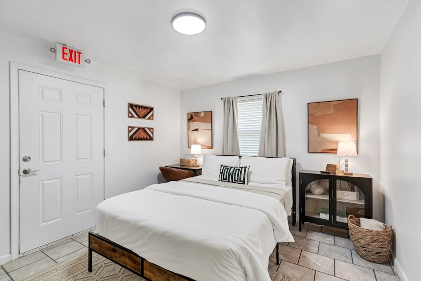 Honky Tonk Hideaway | 2br Near Historic Main St - Chesterfield, MO