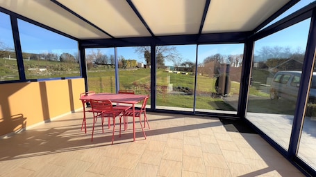 Dining. Maison Avec Véranda - Gîte de L'arbrisseau
