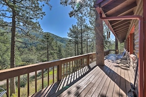 Terrace/patio - Cozy Mountain Retreat at the Base of Pikes Peak! (Cascade-Chipita Park)