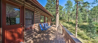 Cozy Mountain Retreat at the Base of Pikes Peak!