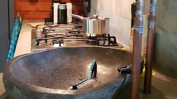 Horno, lavavajillas, cafetera y tetera y tetera eléctrica