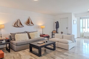 Apartamento | Zona de estar | Una televisión de pantalla plana