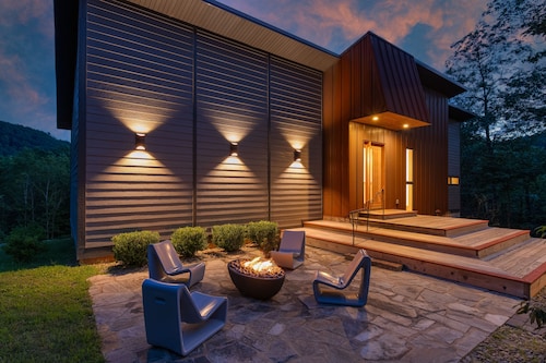 Luxury Mountain Retreat w/ Hot Tub, Grill & Fire Pit Near Asheville, NC