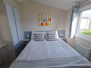 Chalet | 3 bedrooms, iron/ironing board, free WiFi, bed sheets - Sea Activities Golden Sands Beach Relax (Mablethorpe)
