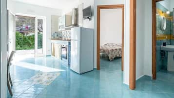 Frigorifero, forno, piano cottura, macchina per tè/caffè