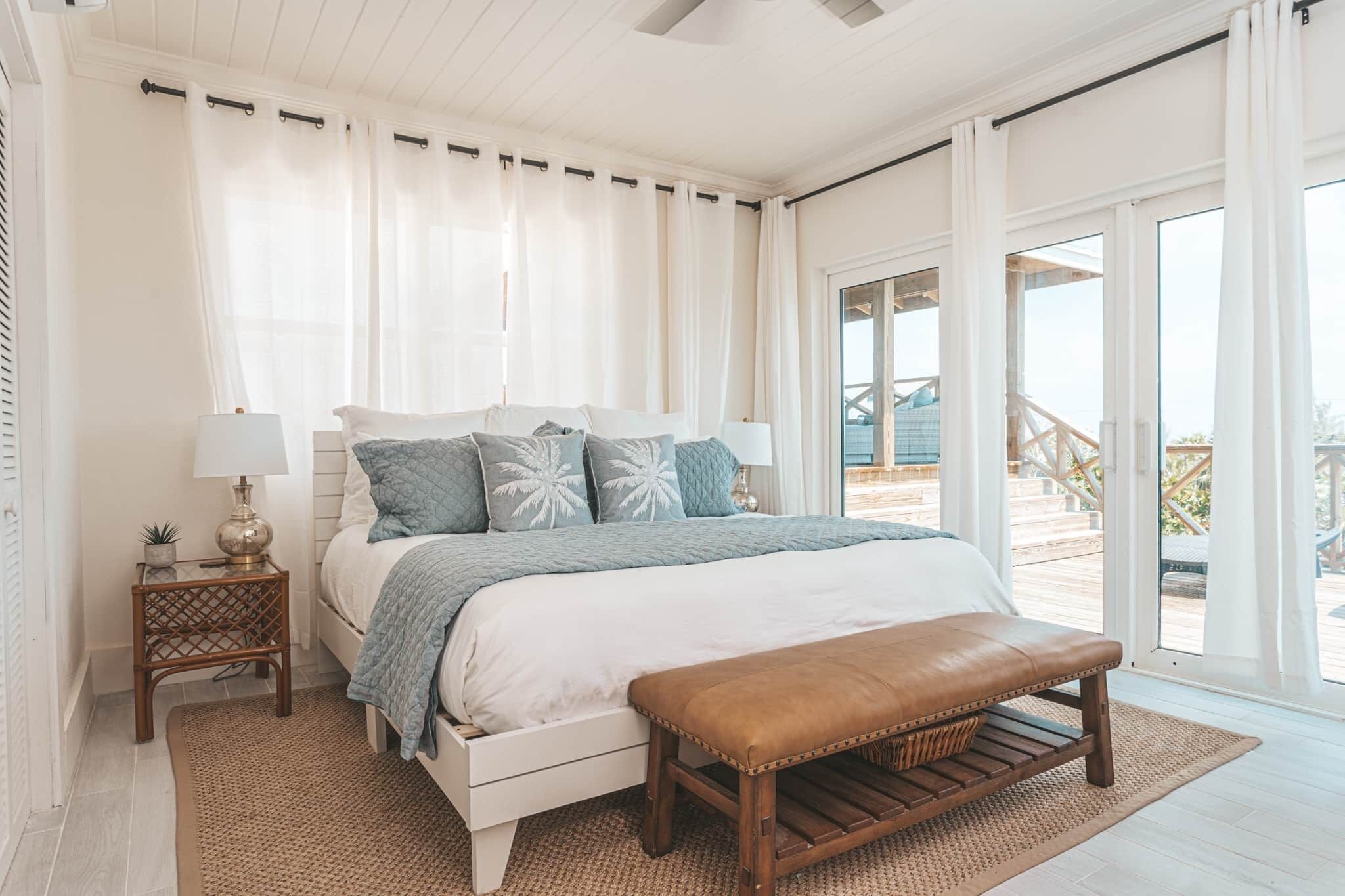 3 quartos, cofres nos quartos, escrivaninha