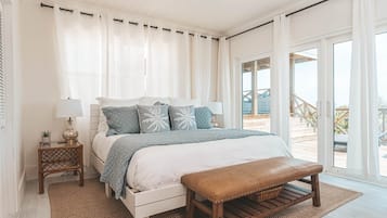 3 quartos, cofres nos quartos, escrivaninha