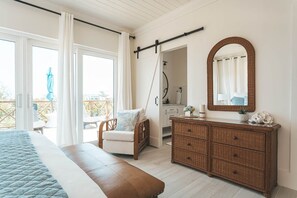 3 bedrooms, in-room safe, iron/ironing board, free WiFi