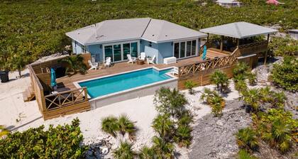 Silver Palms Retreat, Family home with heated pool, steps to Tropic of Cancer!