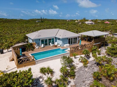 Silver Palms Retreat, Family home with heated pool, steps to Tropic of Cancer!