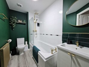 Bathroom - Impeccable 2-bed Apartment in Newcastle Upon Tyne (Newcastle-upon-Tyne)