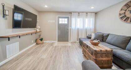 The James Stay on Historic Route 66 • minutes away from Wineries & Restaurants