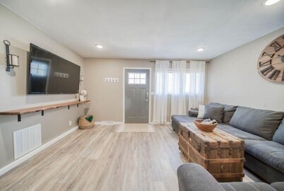 The James Stay on Historic Route 66 • minutes away from Wineries & Restaurants