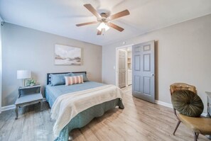 3 bedrooms, desk, iron/ironing board, WiFi