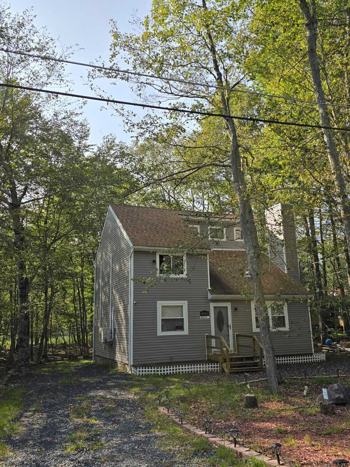 Cozy Tobyhanna home w/ game room. Water park and ski parks nearby! 