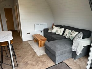 Smart TV - Luxury Highlands Glamping Pod - Sleeps 4+2 - Gorgeous Views - Along the NC500 (Latheron)