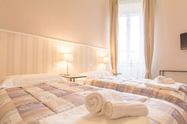 3 bedrooms, iron/ironing board, free WiFi, bed sheets - Cittadella 5 - Three Bedroom Apartment, Sleeps 8 (Firenze)