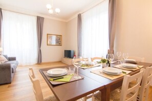 Dining - Cittadella 5 - Three Bedroom Apartment, Sleeps 8 (Firenze)