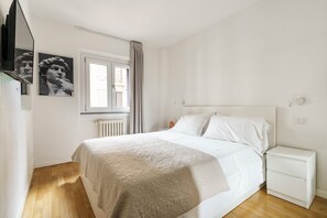 3 bedrooms, iron/ironing board, free WiFi, bed sheets - CDT Duomo - Three Bedroom Apartment, Sleeps 6 (Firenze)