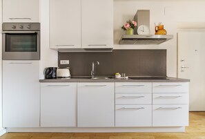 Kühlschrank, Ofen, Herdplatte, Geschirrspüler