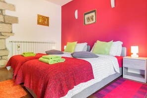 Zimmersafe, kostenloses WLAN, Bettwäsche