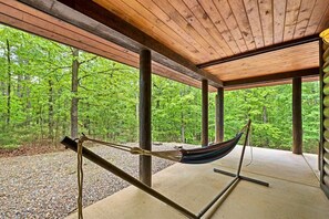 Terrace/patio - Peaceful Retreat | Games | Horseshoe Pit | Hot Tub (Broken Bow)