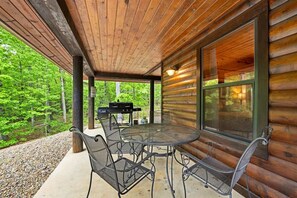 Outdoor dining - Peaceful Retreat | Games | Horseshoe Pit | Hot Tub (Broken Bow)