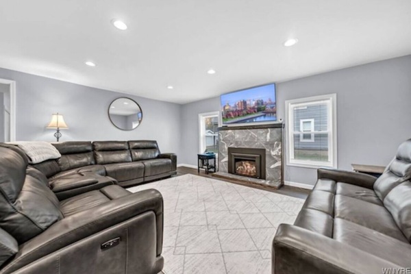 Smart TV, chimenea, estéreo y impresora