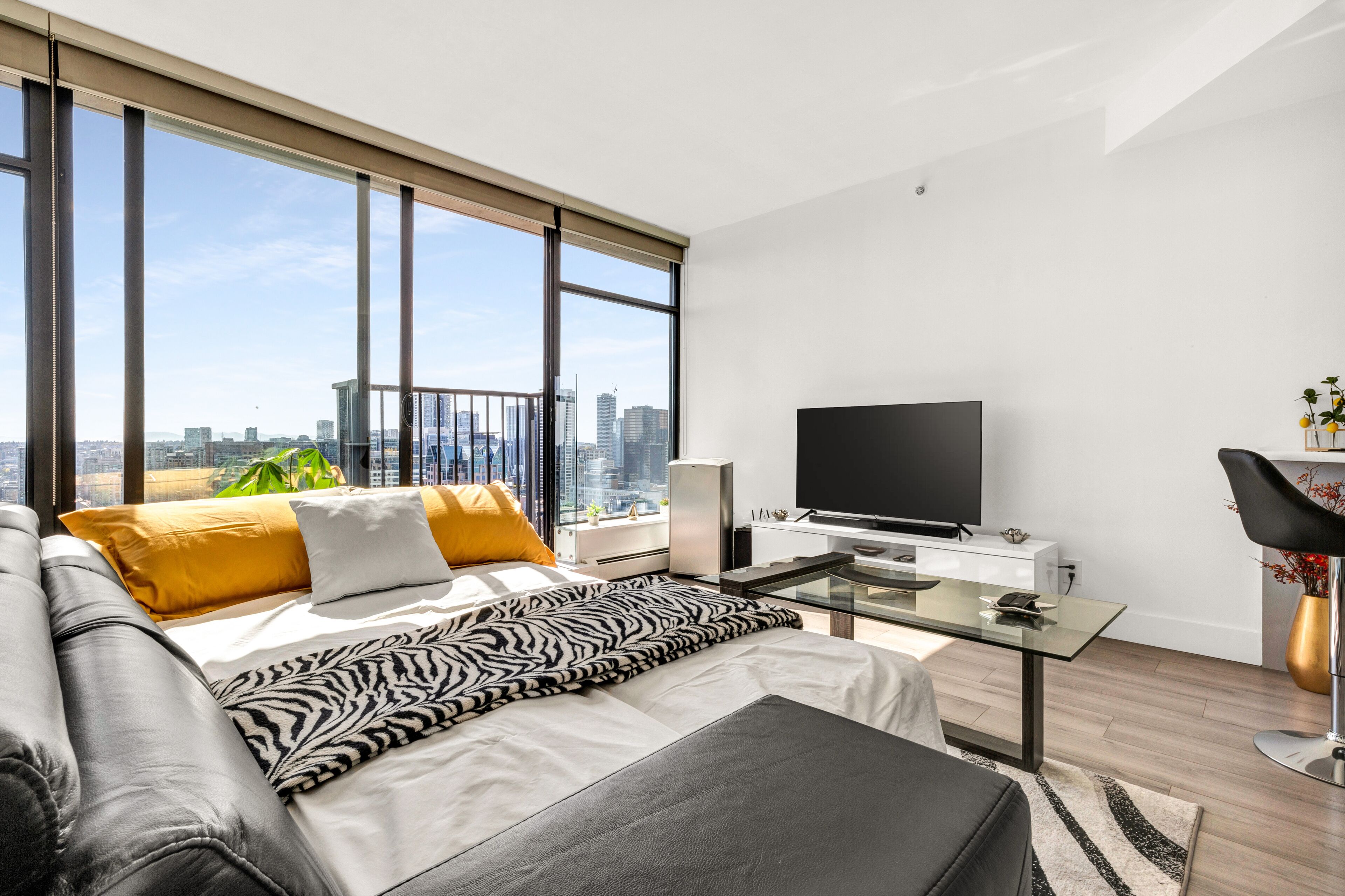 1 bedroom, desk, iron/ironing board, WiFi