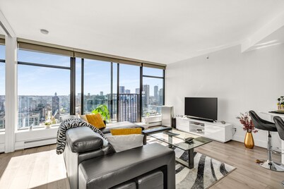 Central Luxury Apartment with Best City Views!