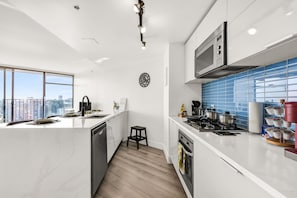 Fridge, microwave, oven, stovetop