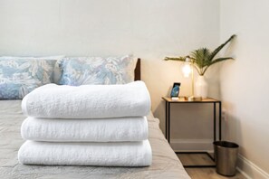 3 habitaciones, escritorio, tabla de planchar con plancha y wifi 