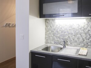 Fridge, microwave, oven, coffee/tea maker