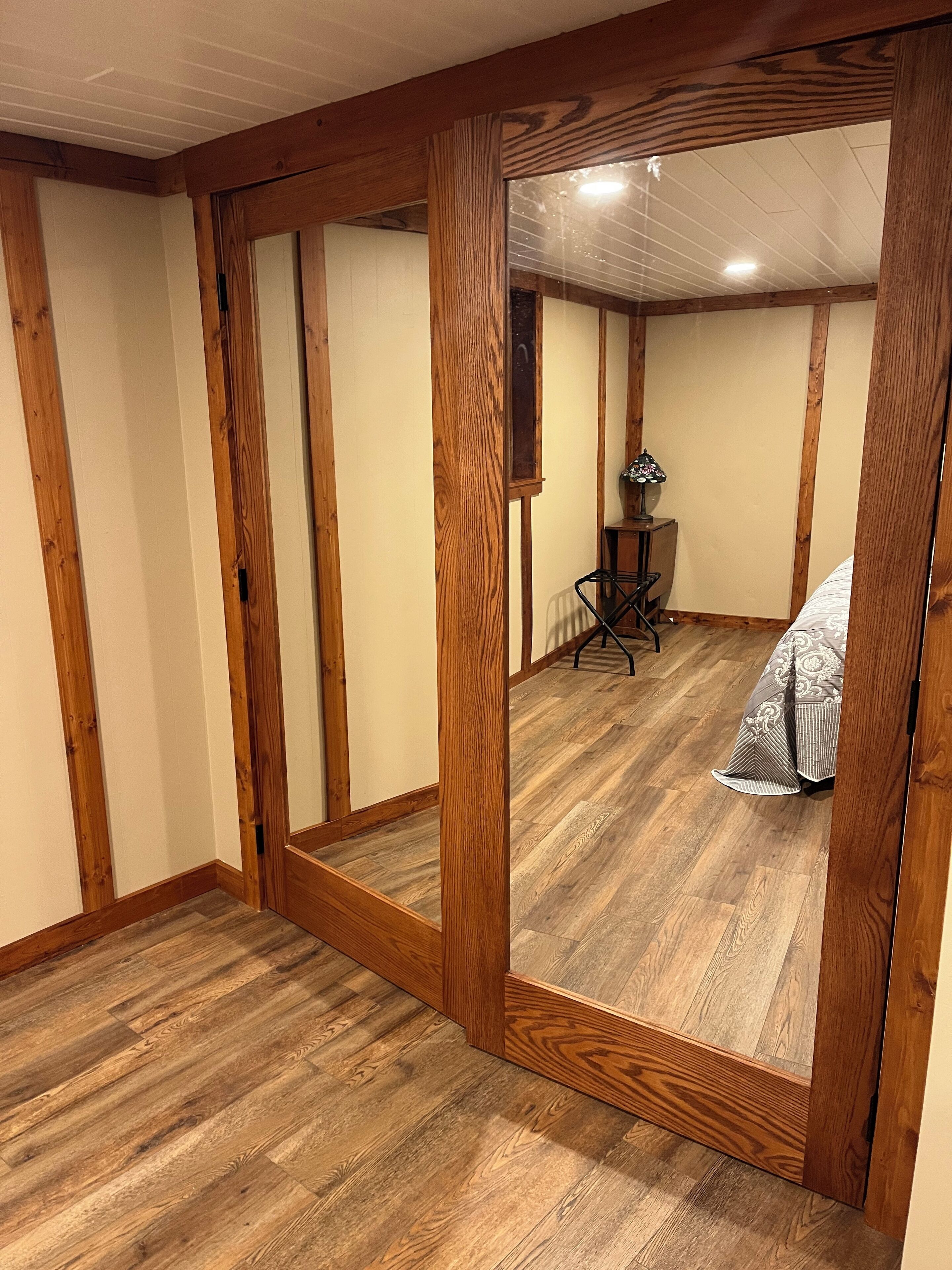 4 多间卧室、办公桌、熨斗/熨衣板、旅行婴儿床