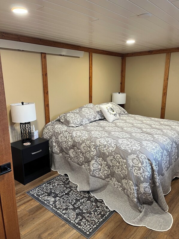 4 bedrooms, desk, iron/ironing board, travel cot