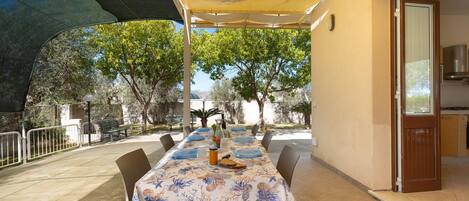 Outdoor dining