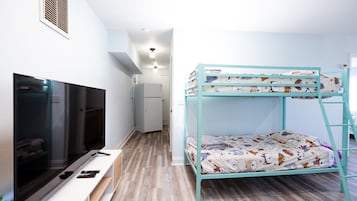 3 quartos, acesso à internet, roupa de cama