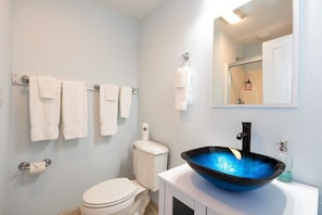 Bathroom - Agnes - Offshore Beach Club (Buxton)