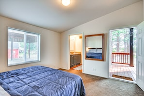 2 bedrooms, desk, Internet, bed sheets