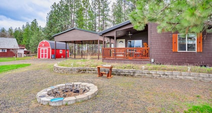 Oregon Cabin on Pine Hollow Reservoir w/ Mtn View!
