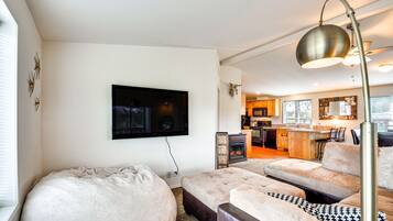 TV, fireplace