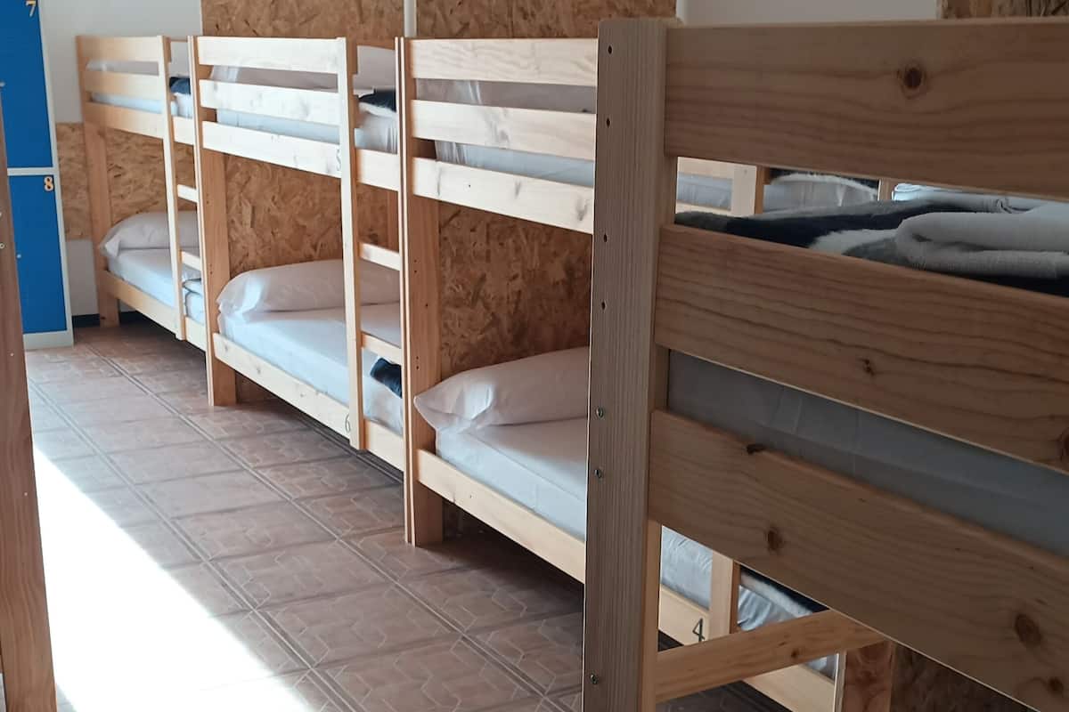 Gemeinsamer Standard-Schlafsaal, Gemischter Schlafsaal, Stadtblick | Hochwertige Bettwaren, Tempur-Pedic-Betten, schallisolierte Zimmer