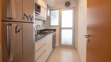 Apartemen | Dapur pribadi | Lemari es, microwave, oven, dan mesin pembuat kopi/teh