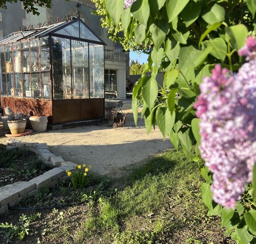 "Bright apartment with pool and spa"