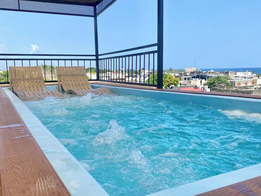 Outdoor pool, sun loungers