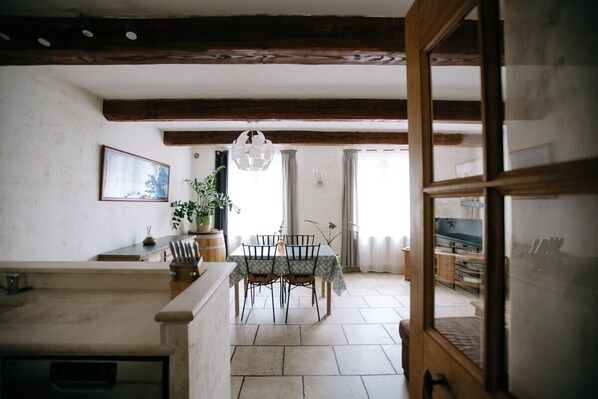 المنشأة من الداخل