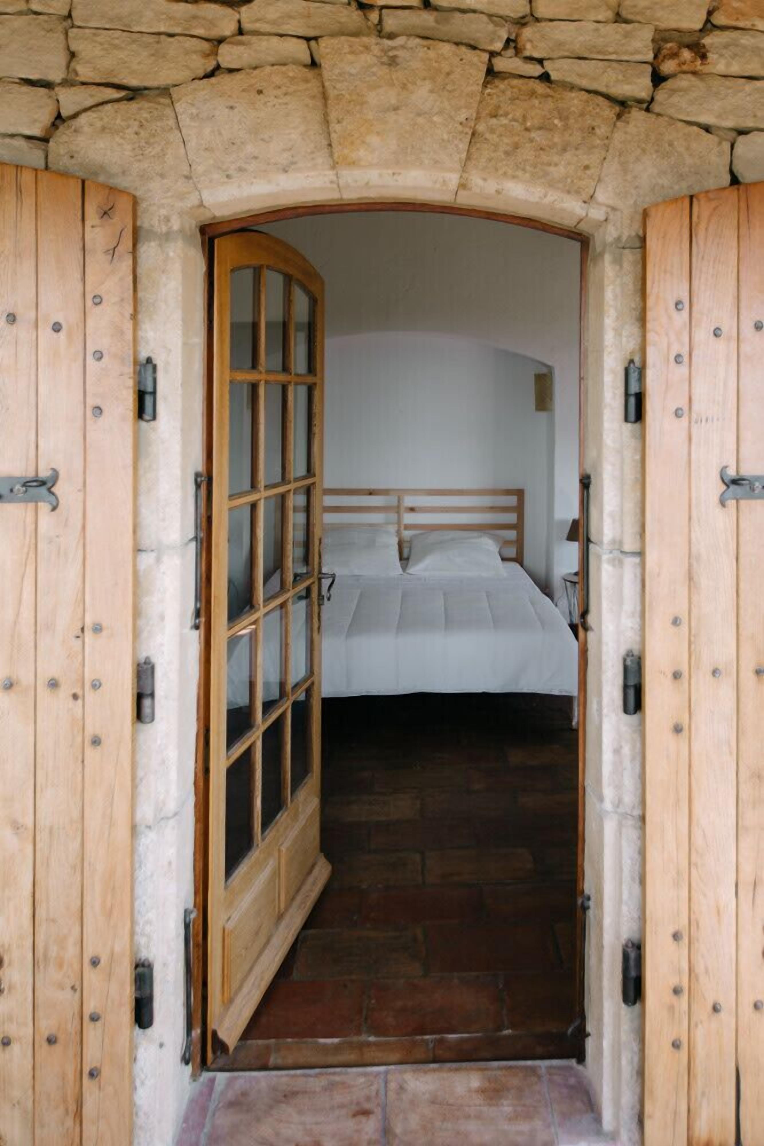 5 bedrooms, iron/ironing board, travel cot, WiFi