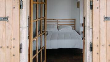 5 bedrooms, iron/ironing board, travel cot, WiFi