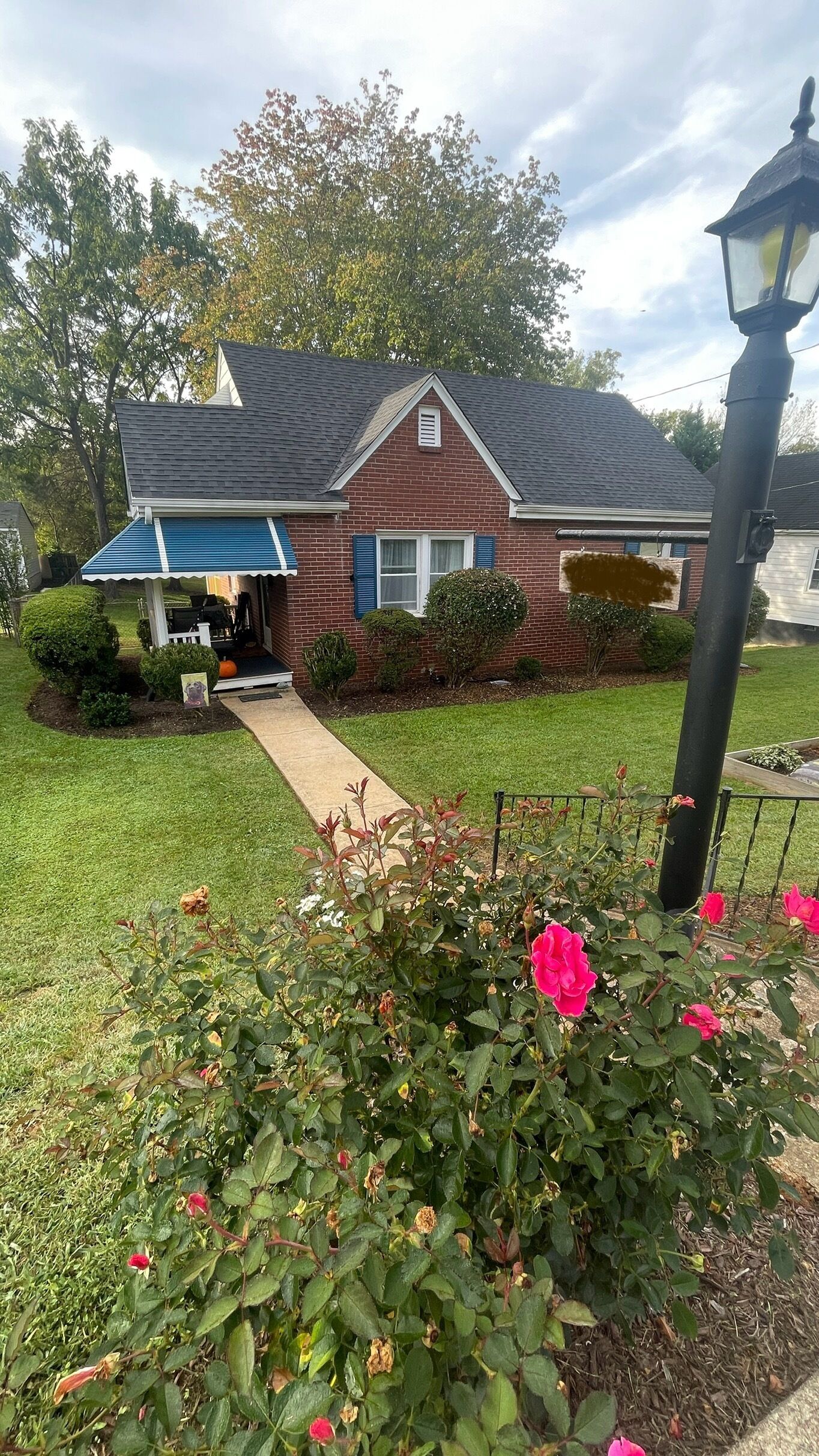 Cozy house close to the hospital and major colleges pet friendly!