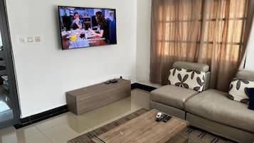 Een smart-tv en een open haard